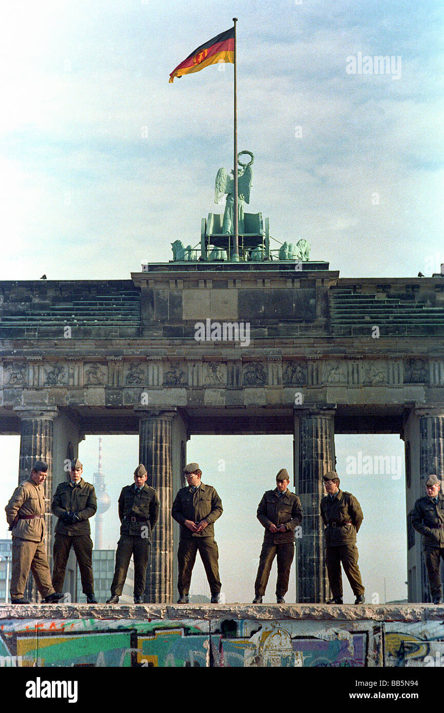 NVA soldiers on the Berlin Wall in 1989, Berlin, Germany Stock Photo