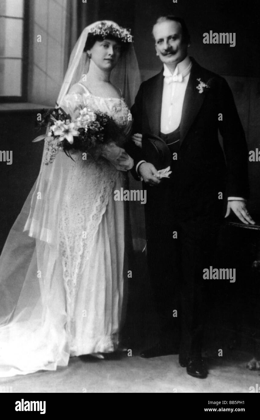 Juergens, Curd, 13.12.1915 - 18.6.1982, German actor, his parents Curd Juergens and Marie-Albertine, wedding picture, St.Petersburg 1913 / 1914, Stock Photo