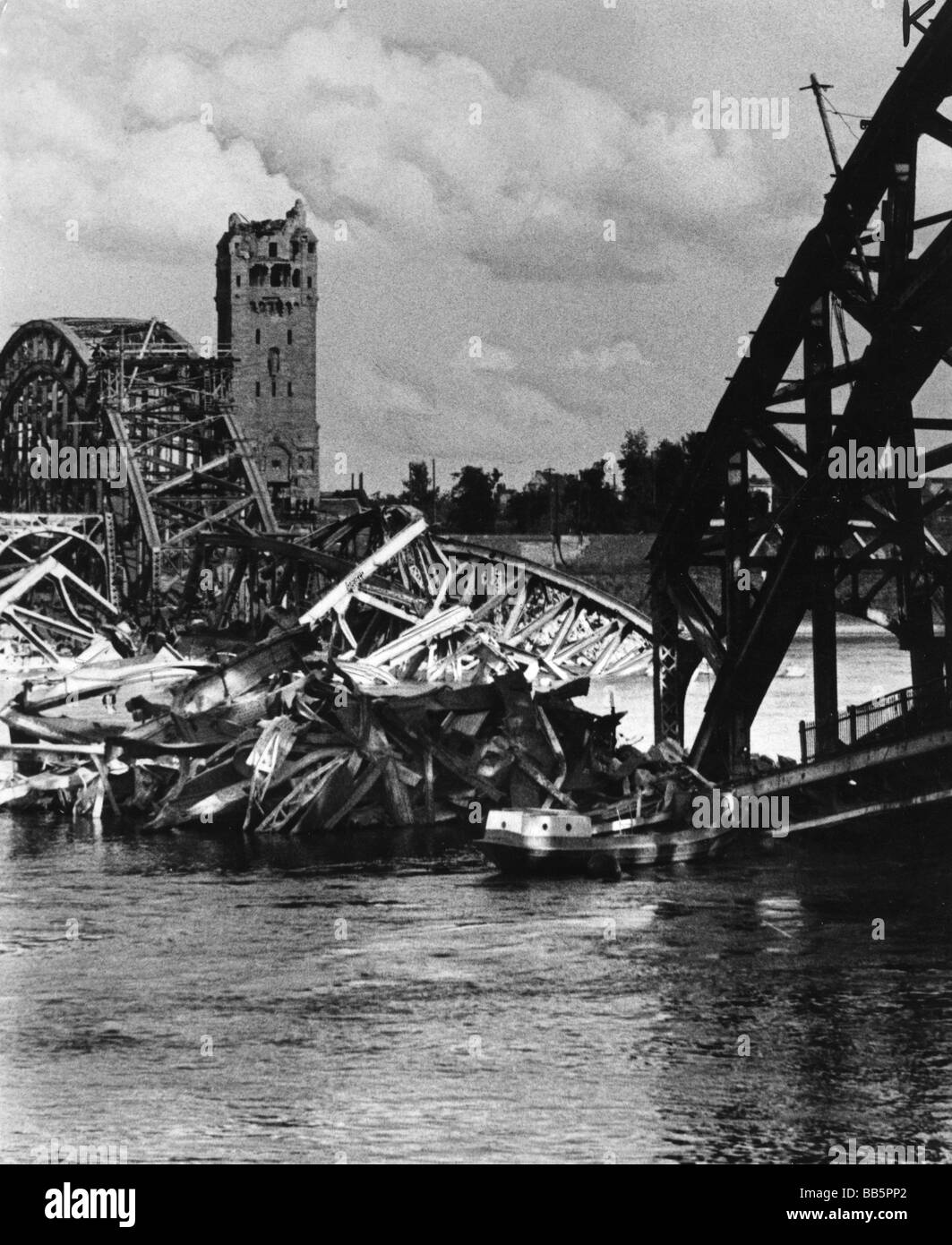 events, post war era, destroyed cities, Cologne, Hohenzollern Bridge, 1945, Stock Photo