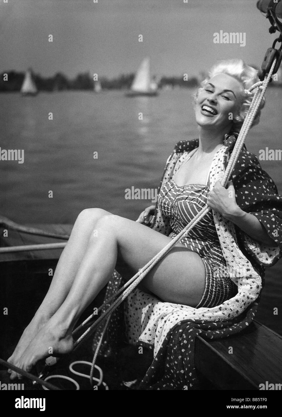 Johns, Bibi, * 21.1.1929, Swedish singer and actress, full length, 1950s, Stock Photo