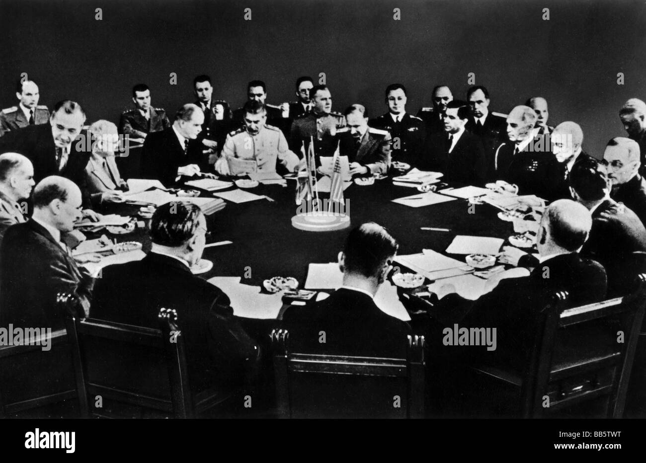 events, Second World War / WWII, conferences, Potsdam Conference 17.7.1945 - 2.8.1945, Clement Attlee, Joseph Stalin and Harry S. Truman with their delegations during the negotiations, Stock Photo