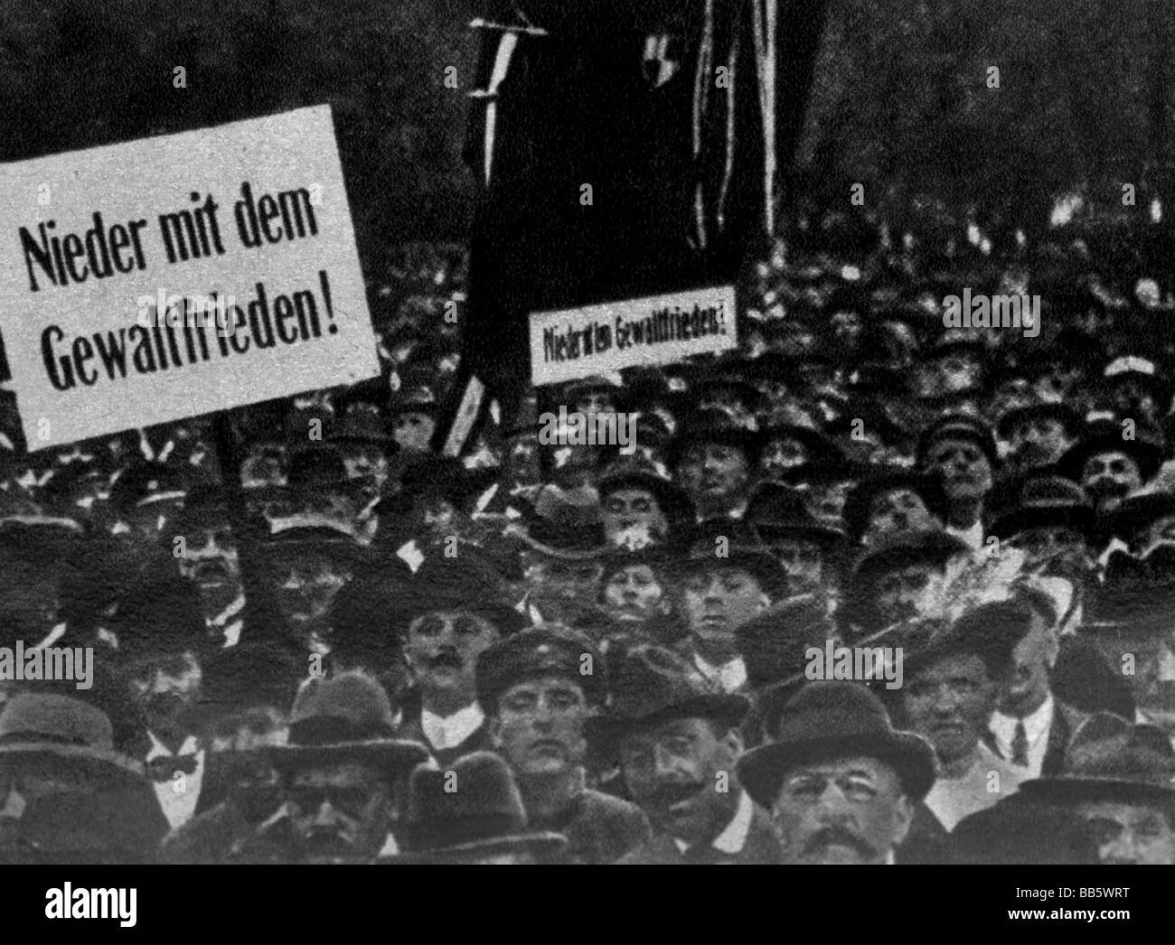geography / travel, Germany, politics, demonstration against Versailles Contract, poster: 'Nieder mit dem Gewaltfrieden', 1919, Stock Photo