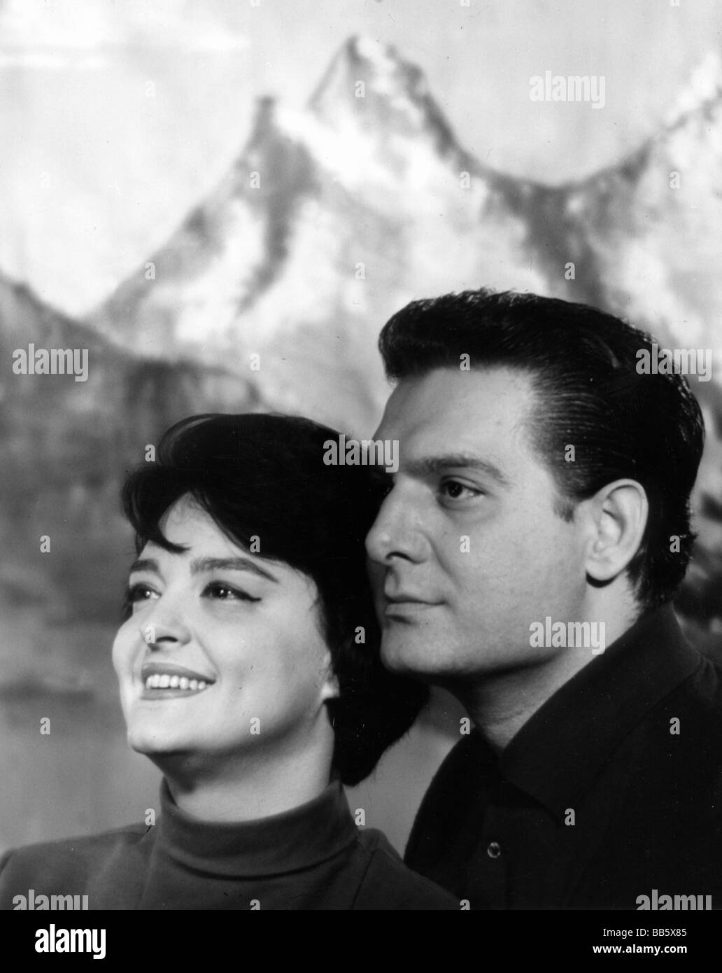 Makulis, Jimmy, 12.4.1935 - 28.10.2007, Greek singer and actor,  with Nina Zacha, photo call to the song 'Weites Land', 1961, Stock Photo