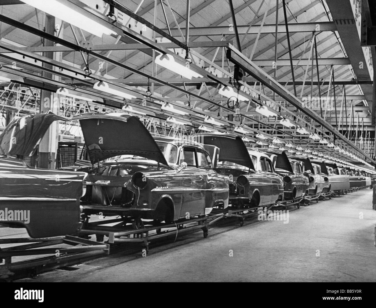 #pha.021856 Photo LAND ROVER ASSEMBLY LINE FACTORY 1950'S Car Auto 