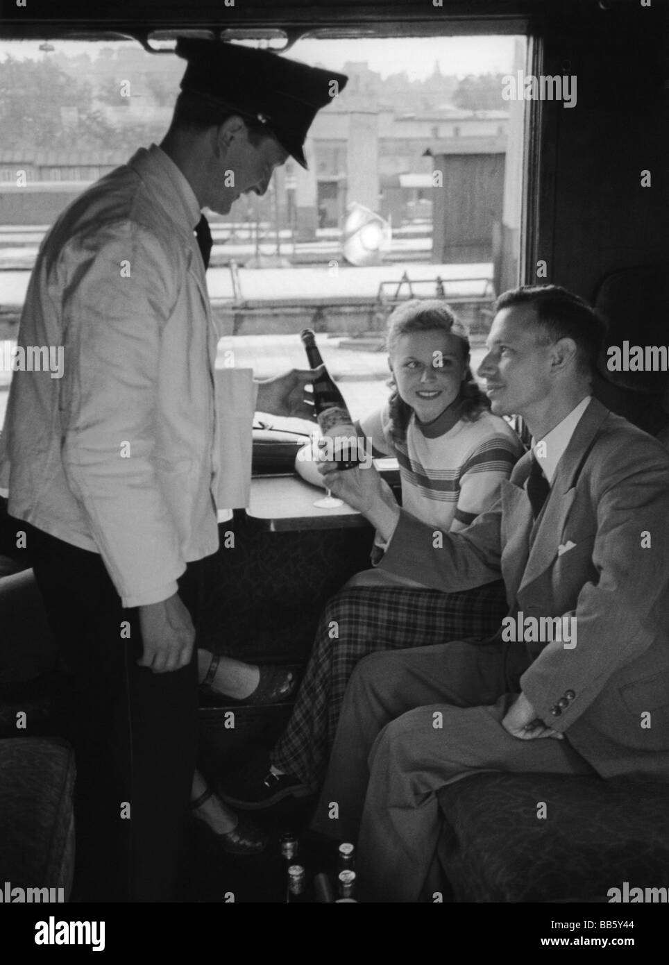 transport / transportation, railway, staff service personne, serving