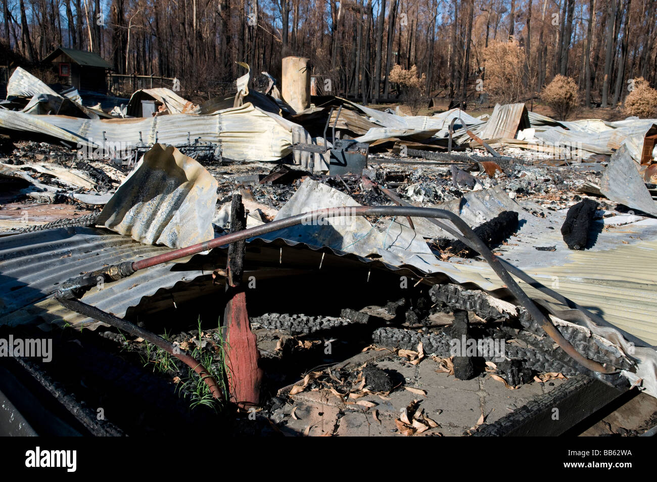 The remains of a home and devastation left after a bushfire Stock Photo ...