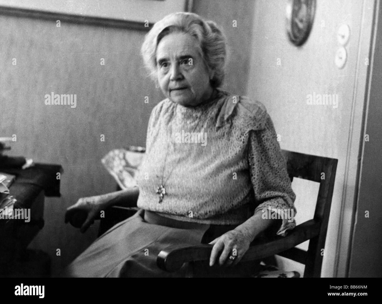 Le Fort Gertrud von, 11.10.1876 - 1.11.1971, German author / writer, half length, at her desk in her house in Oberstdorf, Germany, 1958, Stock Photo