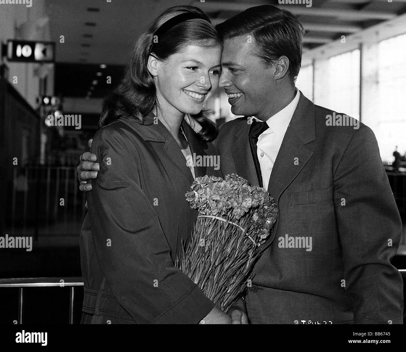 Boehm, Karlheinz, 16.3.1928 - 29.5.2014, Austrian actor, half length, with his second wife Gudula Blau, early 1960s, Stock Photo