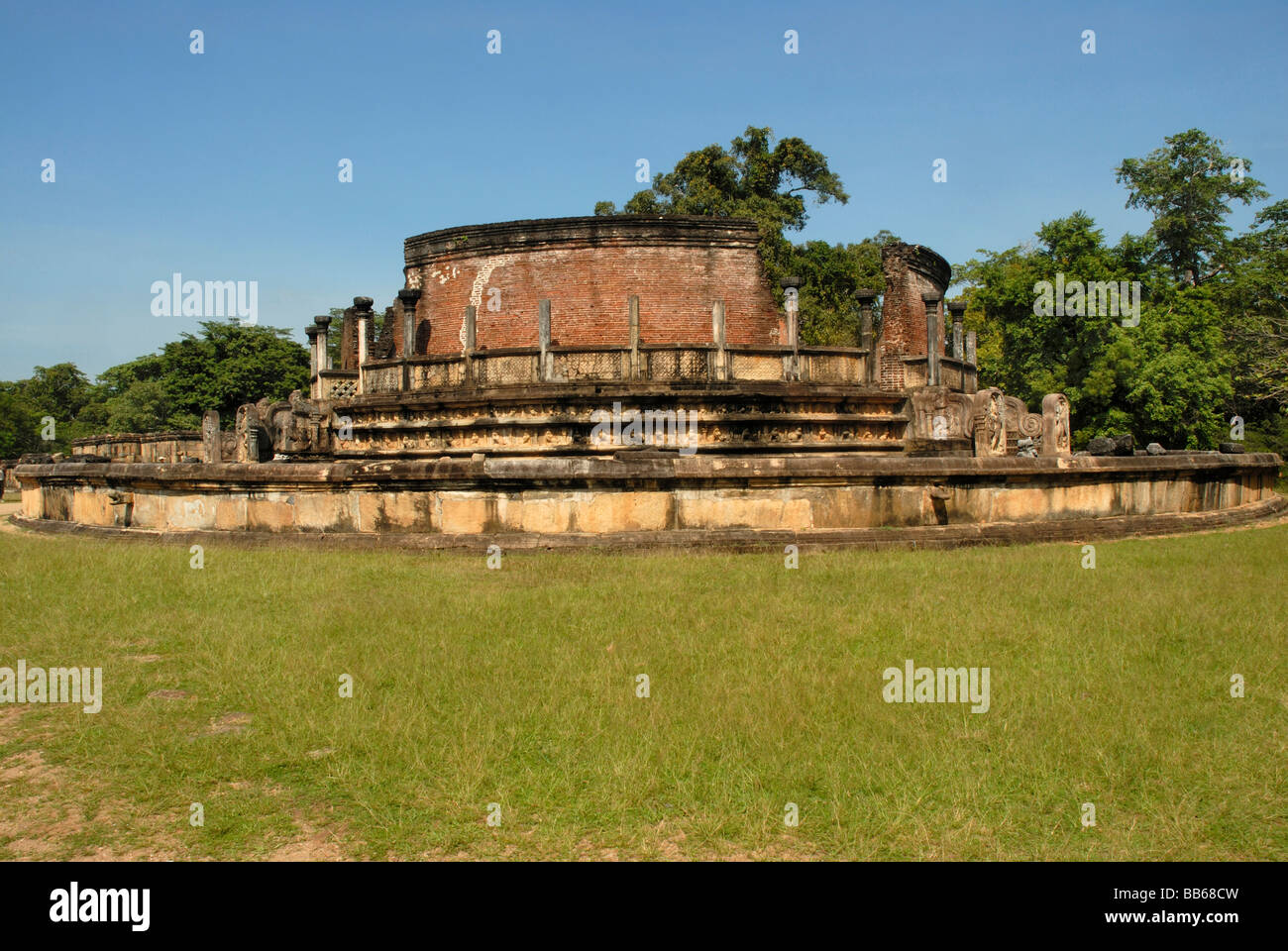 Polonnuruwa - Sri Lanka, General View of the Vatage - circular relic house from South - West. 11th. century A.D. Stock Photo