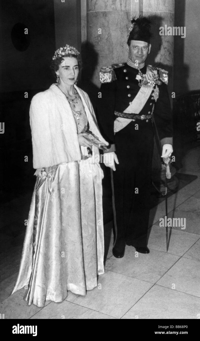 Frederick IX, 11.3.1899 - 14.1.1972, King of Denmark 1947 - 1972, with his wife Ingrid of Sweden, full length, circa 1949, Stock Photo
