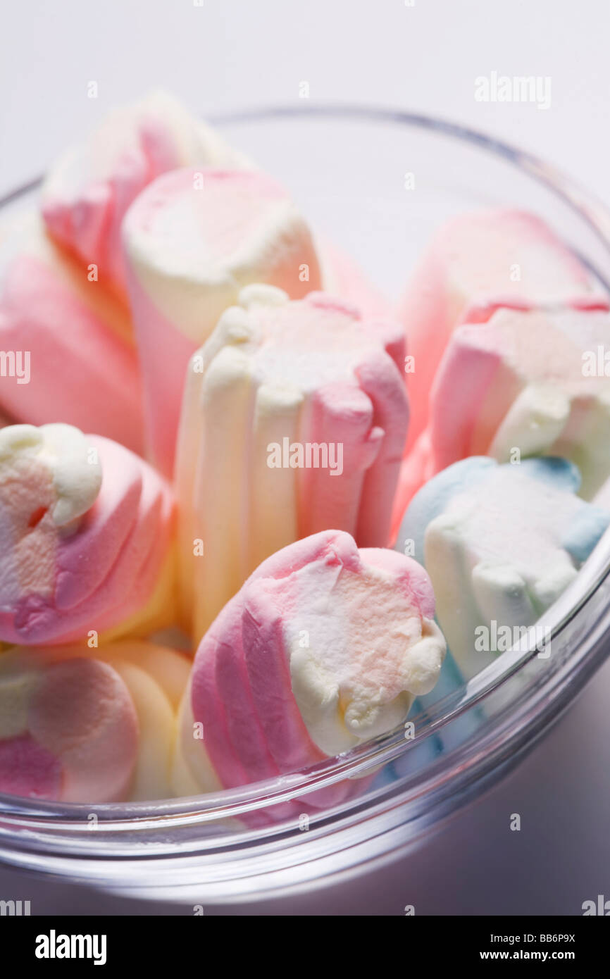 MARSHMALLOWS IN GLASS BOWL Stock Photo Alamy