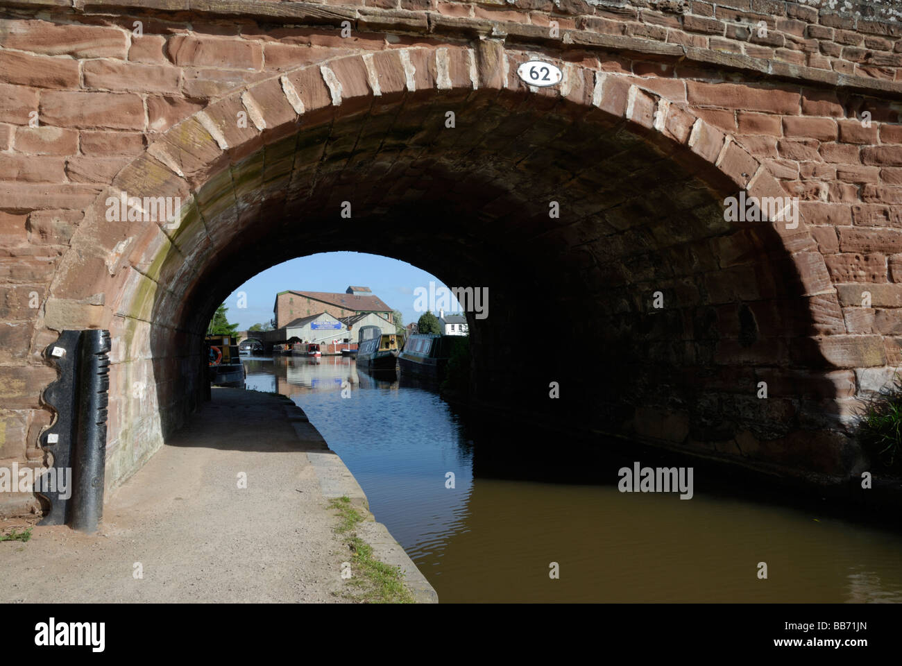 A bridge (No 62) over the Shropshire Union Canal at Market Drayton, Shropshire, England. Stock Photo