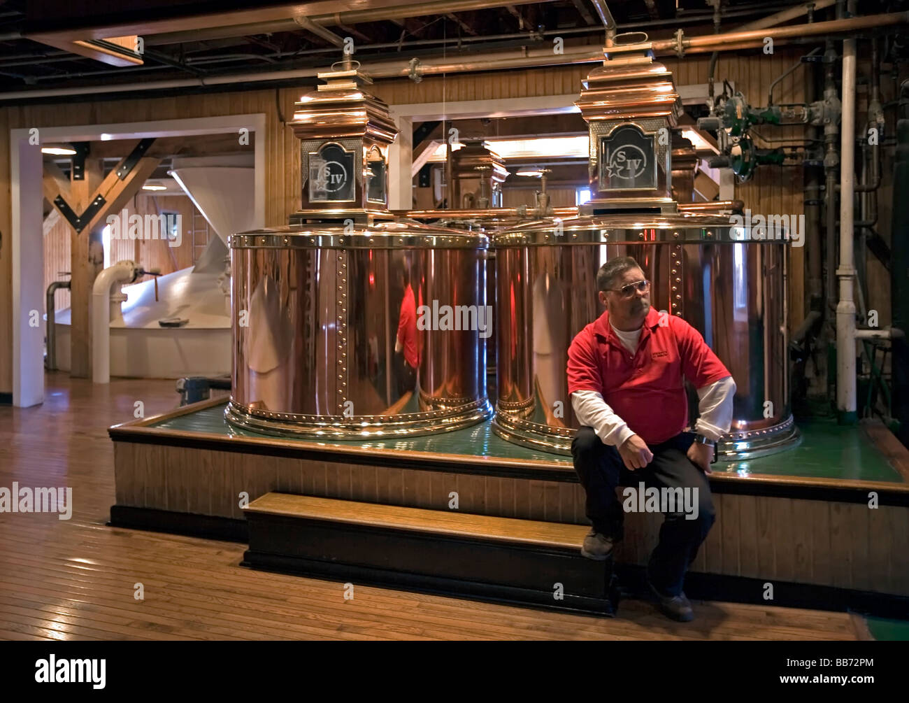 Distillery worker and vats at Maker's Mark Kentucky bourbon distillery, near Loretto, KY. Founded in 1953 by T.W. Samuels, Sr. w Stock Photo