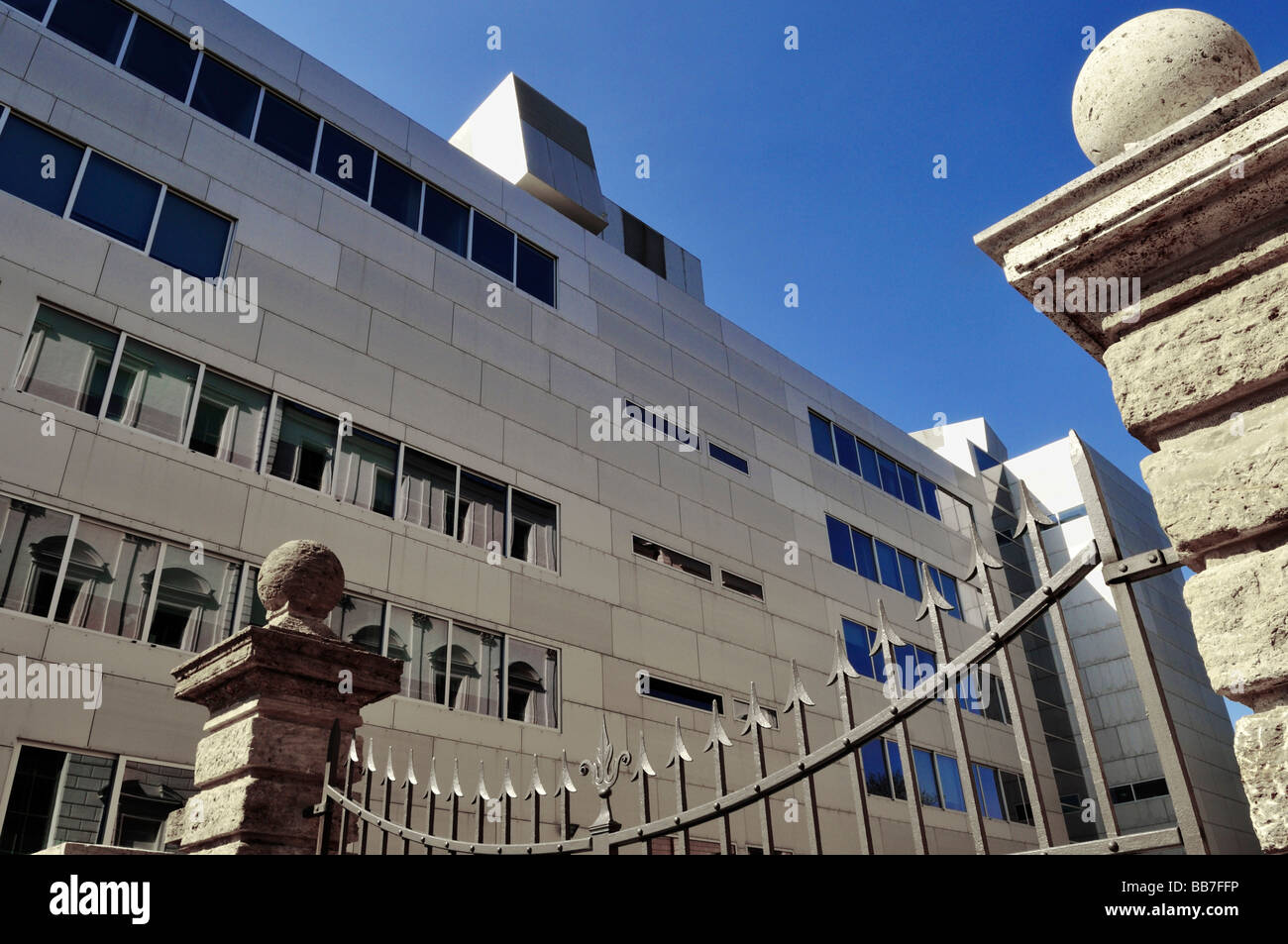 Academy of Fine Arts, annex by Coop Himmelb(l)au, Munich, Bavaria