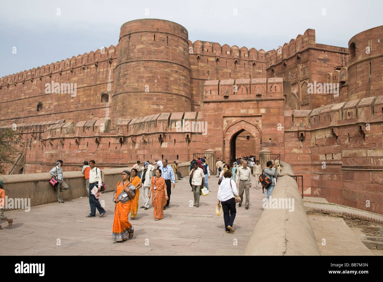 Tourists outside the Amar Singh Pol entrance to Agra Fort, also known as Red Fort, Agra, Uttar Pradesh, India Stock Photo