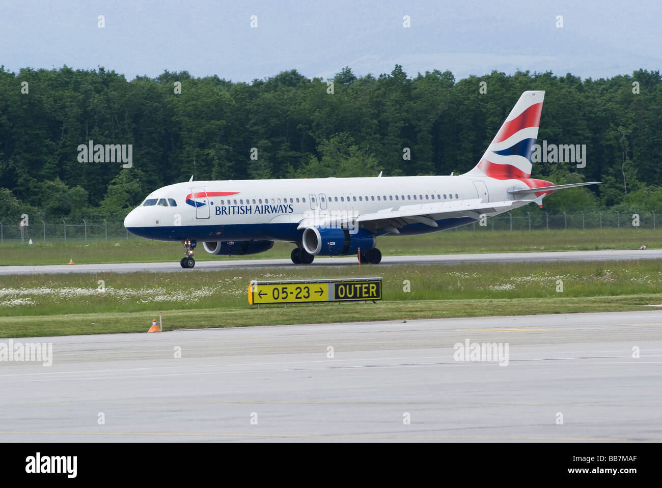 British Airways Airbus A320-232 G-EUUP Airliner Landing at Geneva Airport Switzerland Geneve Suisse Stock Photo