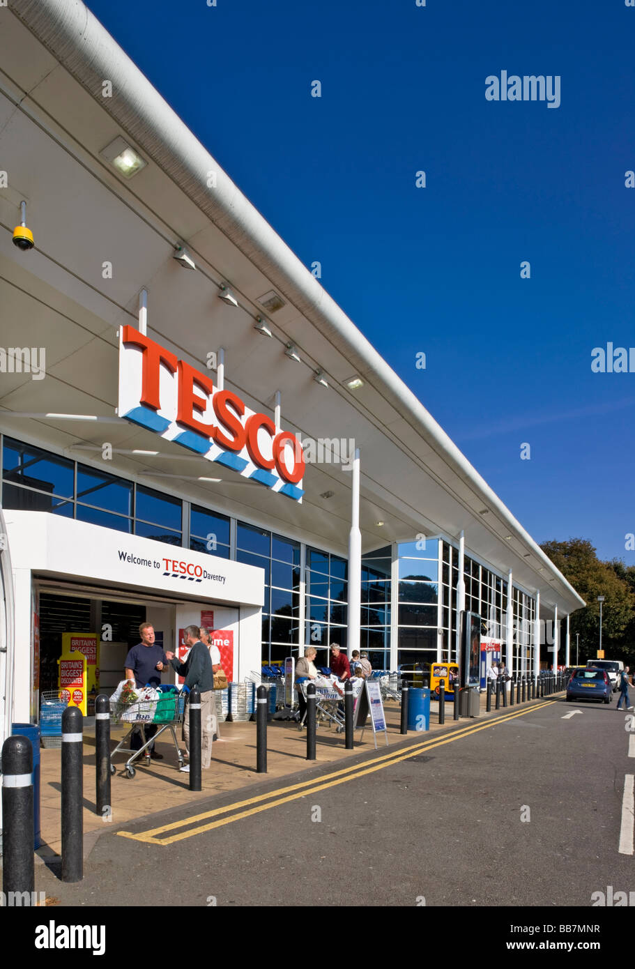 Tesco supermarket in Daventry Northamptonshire Stock Photo Alamy