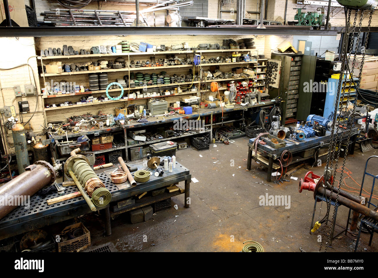 Messy machine shop hires stock photography and images Alamy