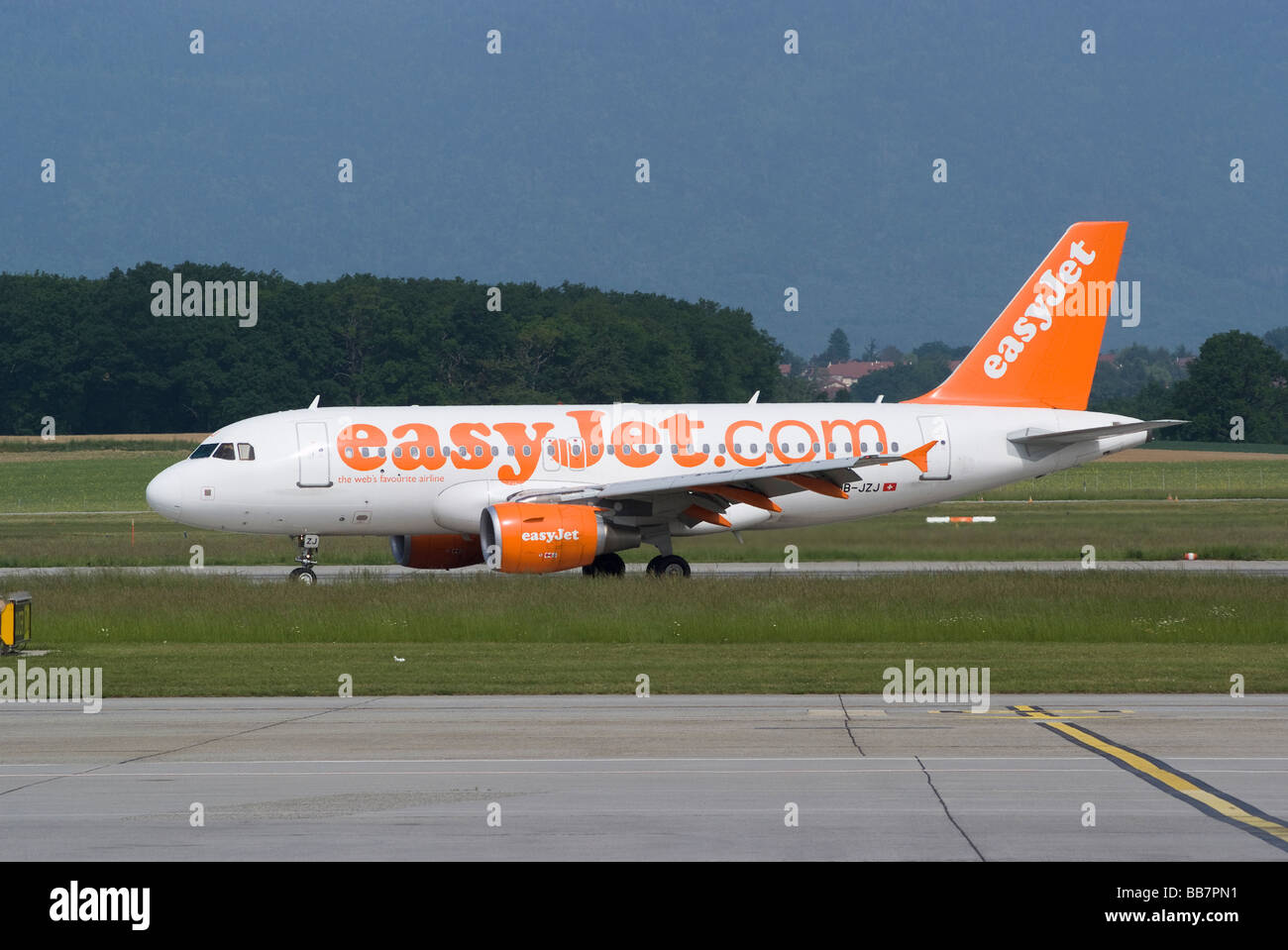 Easyjet Airbus A319-111 HB-JZJ Airliner Landing at Geneva Airport Switzerland Geneve Suisse Stock Photo