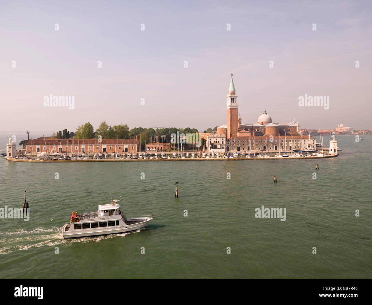 Cruise ship venice italy hi-res stock photography and images - Alamy