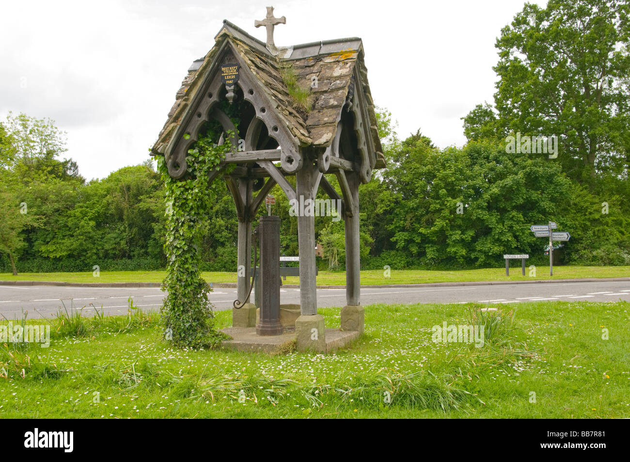 Old hand water pumps hi-res stock photography and images - Page 2 - Alamy