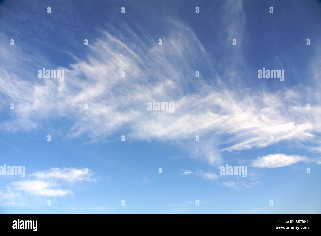 Wispy clouds against a deep blue sky Stock Photo - Alamy