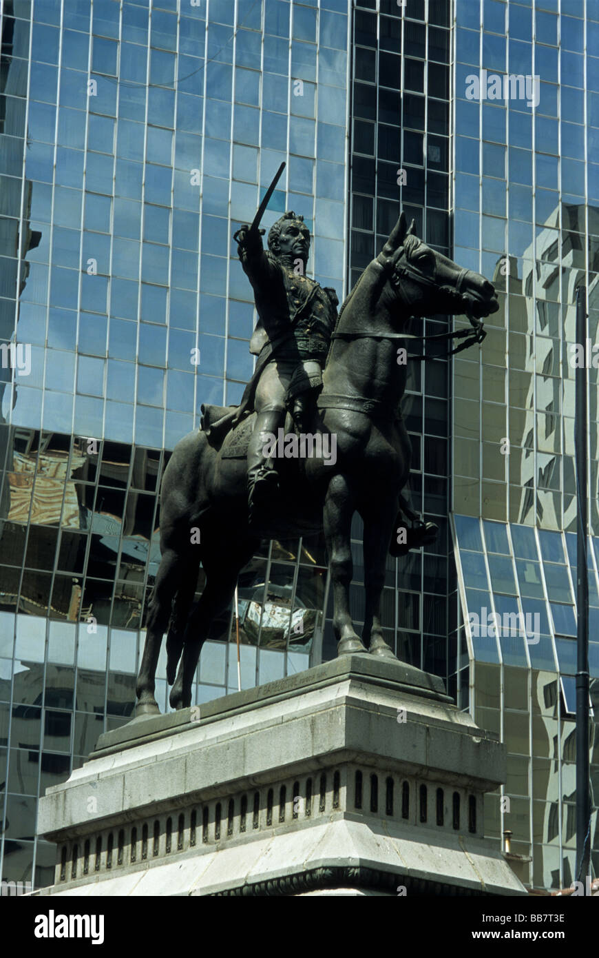 Estatua de bronce de bolivar hi-res stock photography and images - Alamy