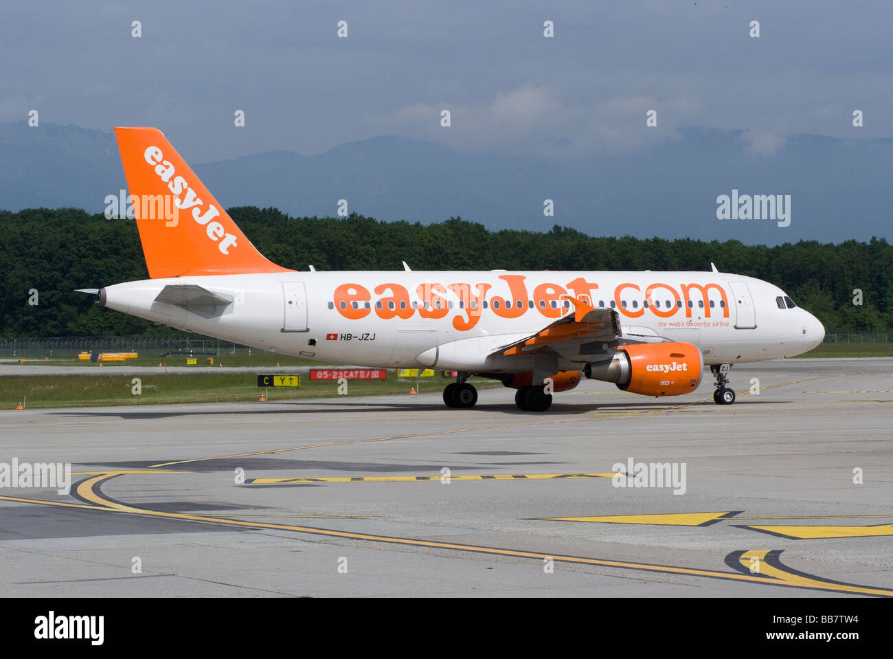 Easyjet Airlines Airbus A319-111 HB-JZJ Airliner taxiing at Geneva Airport Switzerland Geneve Suisse Stock Photo