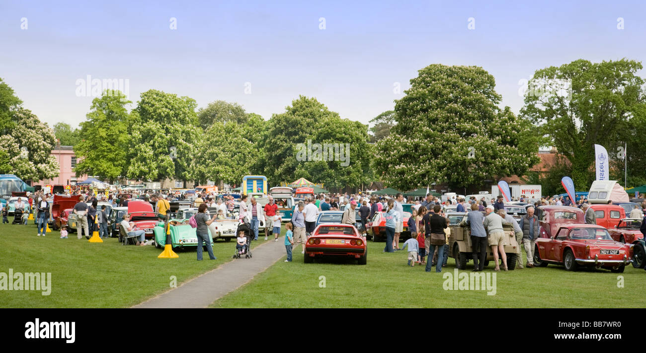 Crowds of people at the Wallingford Classic car rally, Wallingford, Oxfordshire, UK Stock Photo