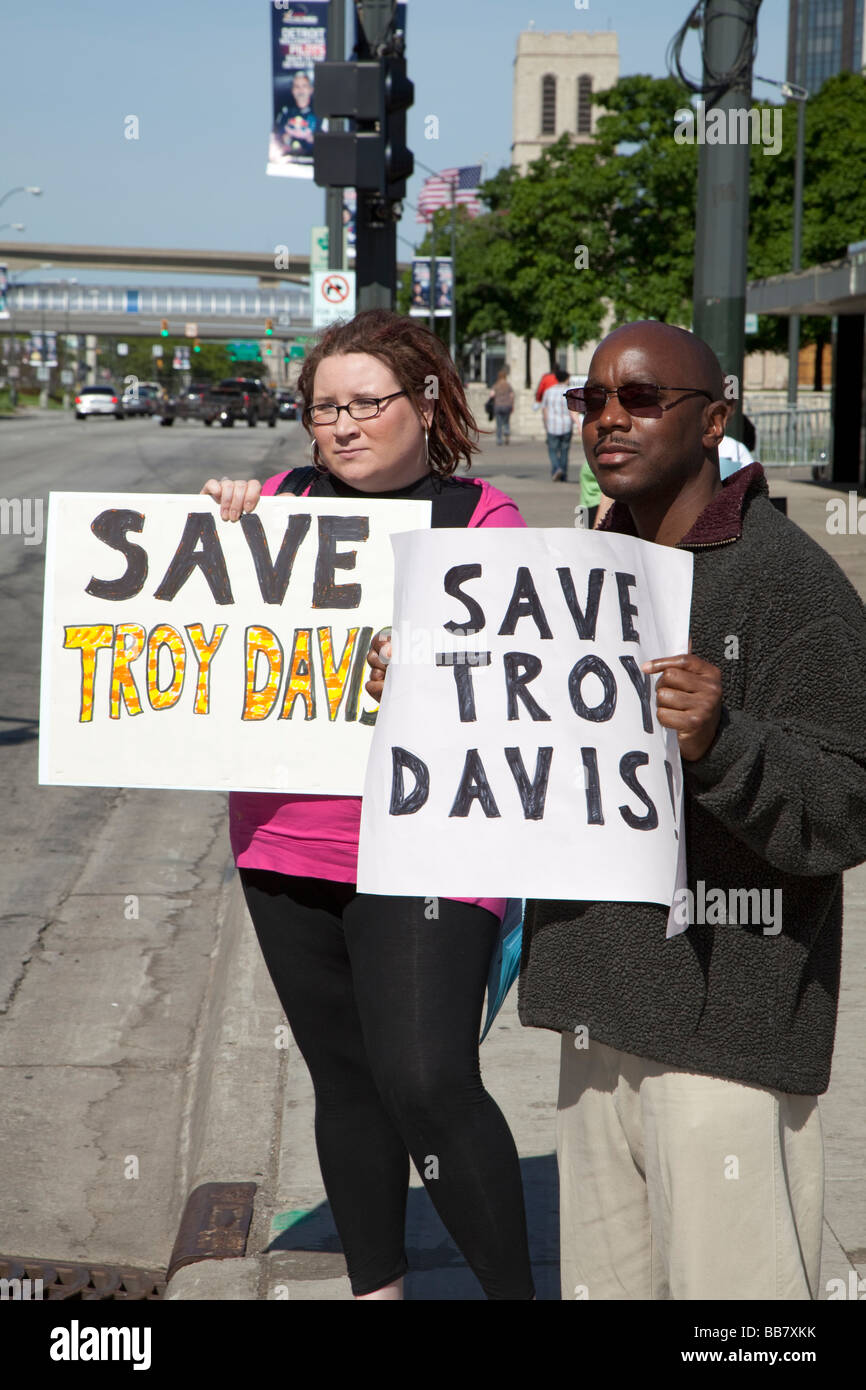 Try Davis Vigil Against the Execution of Troy Davis Stock Photo - Alamy