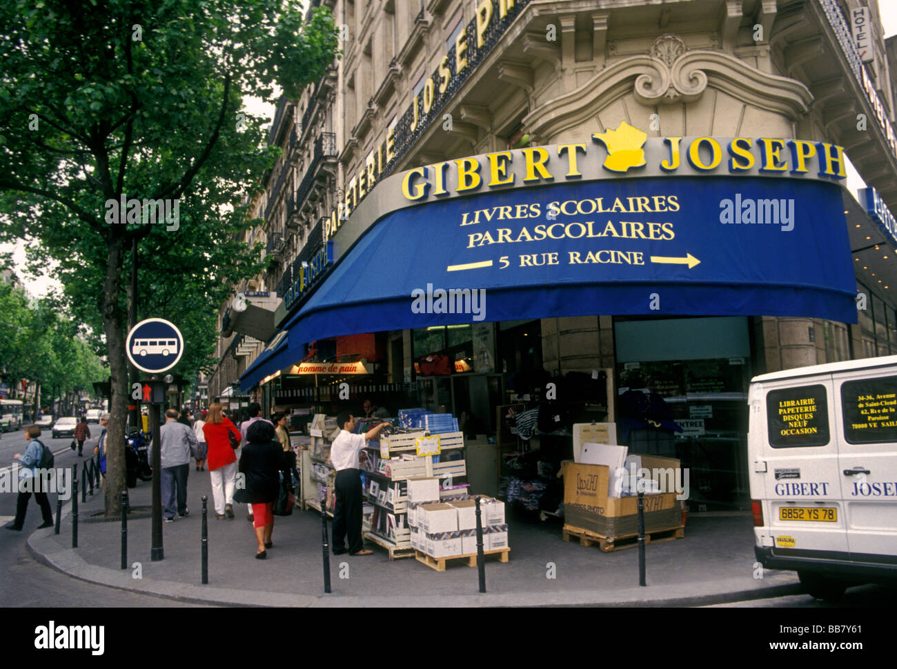 French people, shopping, Gibert Joseph bookstore, book dealer, Boulevard  Saint-Michel, Latin Quarter, Paris, Ile-de-France, France Stock Photo -  Alamy