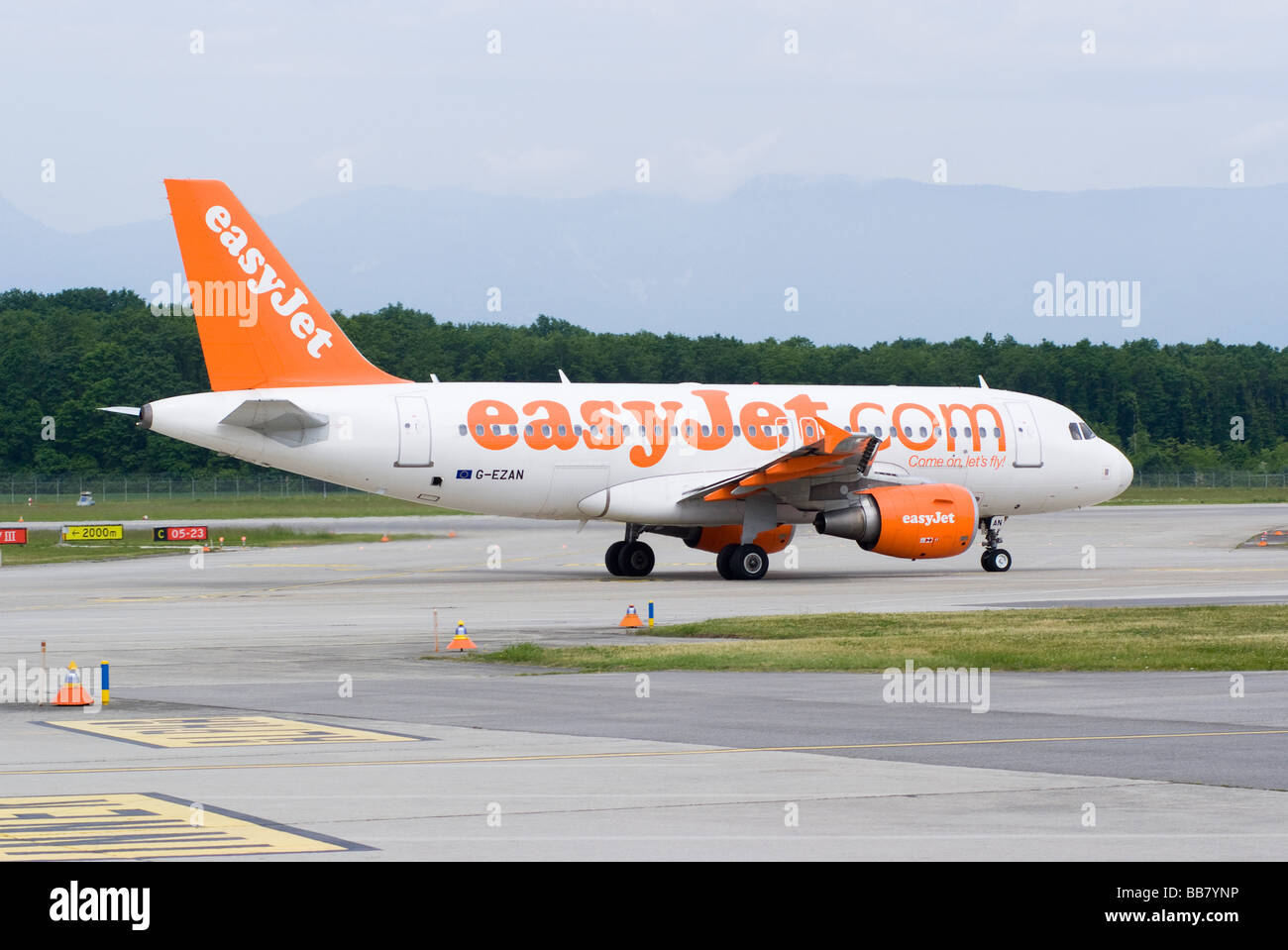 Easyjet Airbus A319-111 G-EZAN Airliner Taxiing at Geneva Airport Switzerland Geneve Suisse Stock Photo