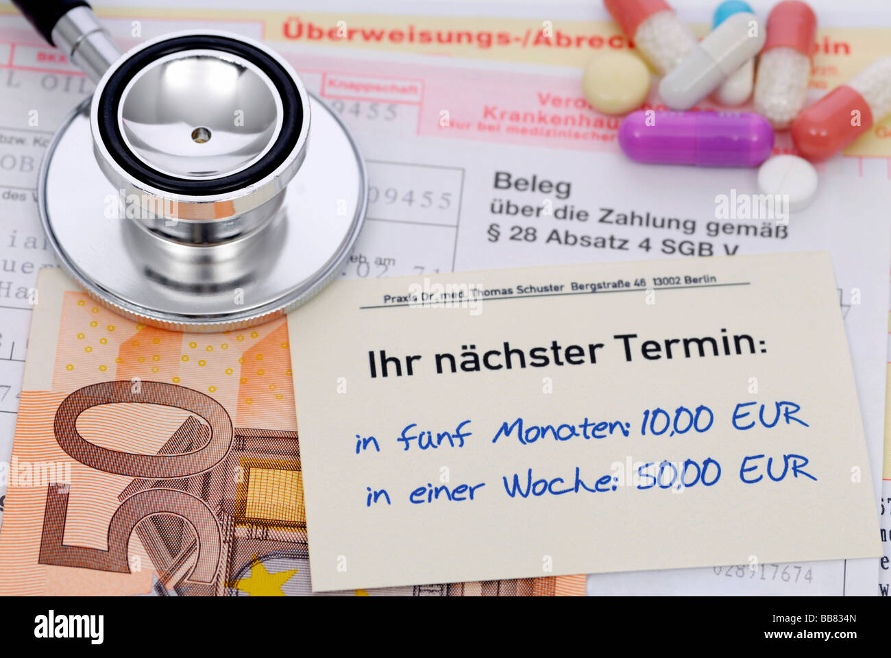 Doctor's receipts and banknote, symbolic photo of preferential doctor's