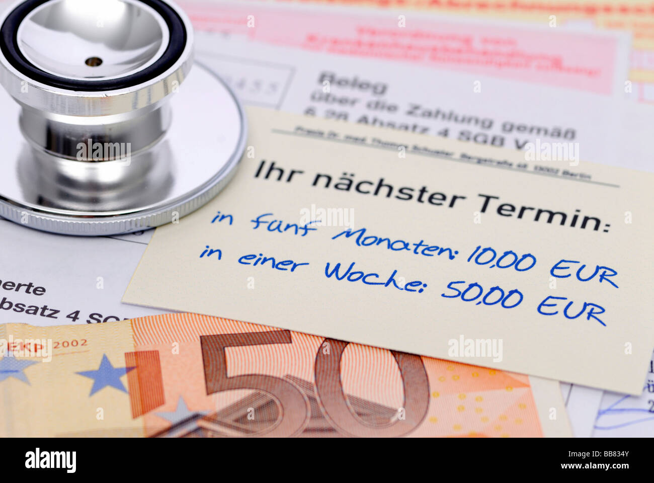 Doctor's receipts and banknote, symbolic photo of preferential doctor's