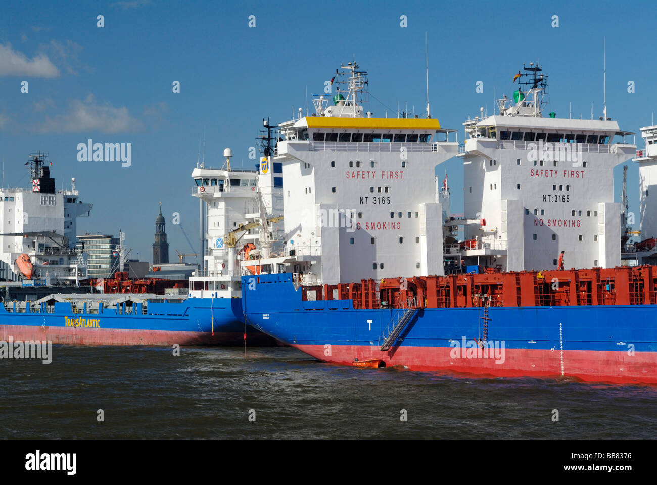Feeder vessels, not in use because of the economic crisis and the export recession, on the Norderelbe River, Hamburg, Germany,  Stock Photo
