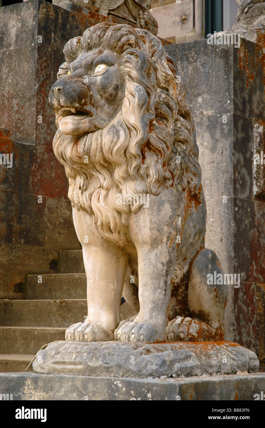 Stone figure figures lion lions hi-res stock photography and images - Alamy