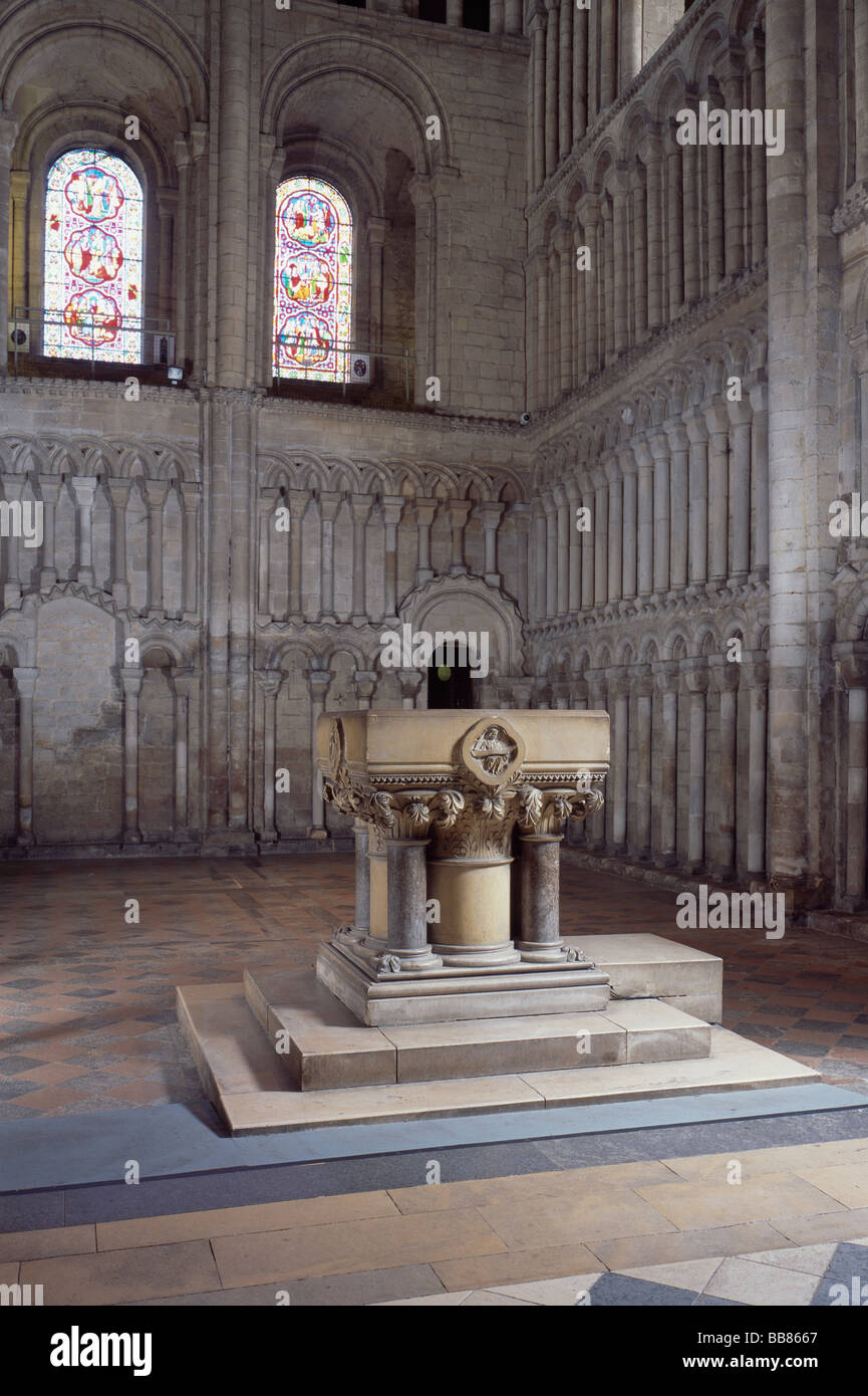 Ely Cathedral southwest transept & Font Stock Photo