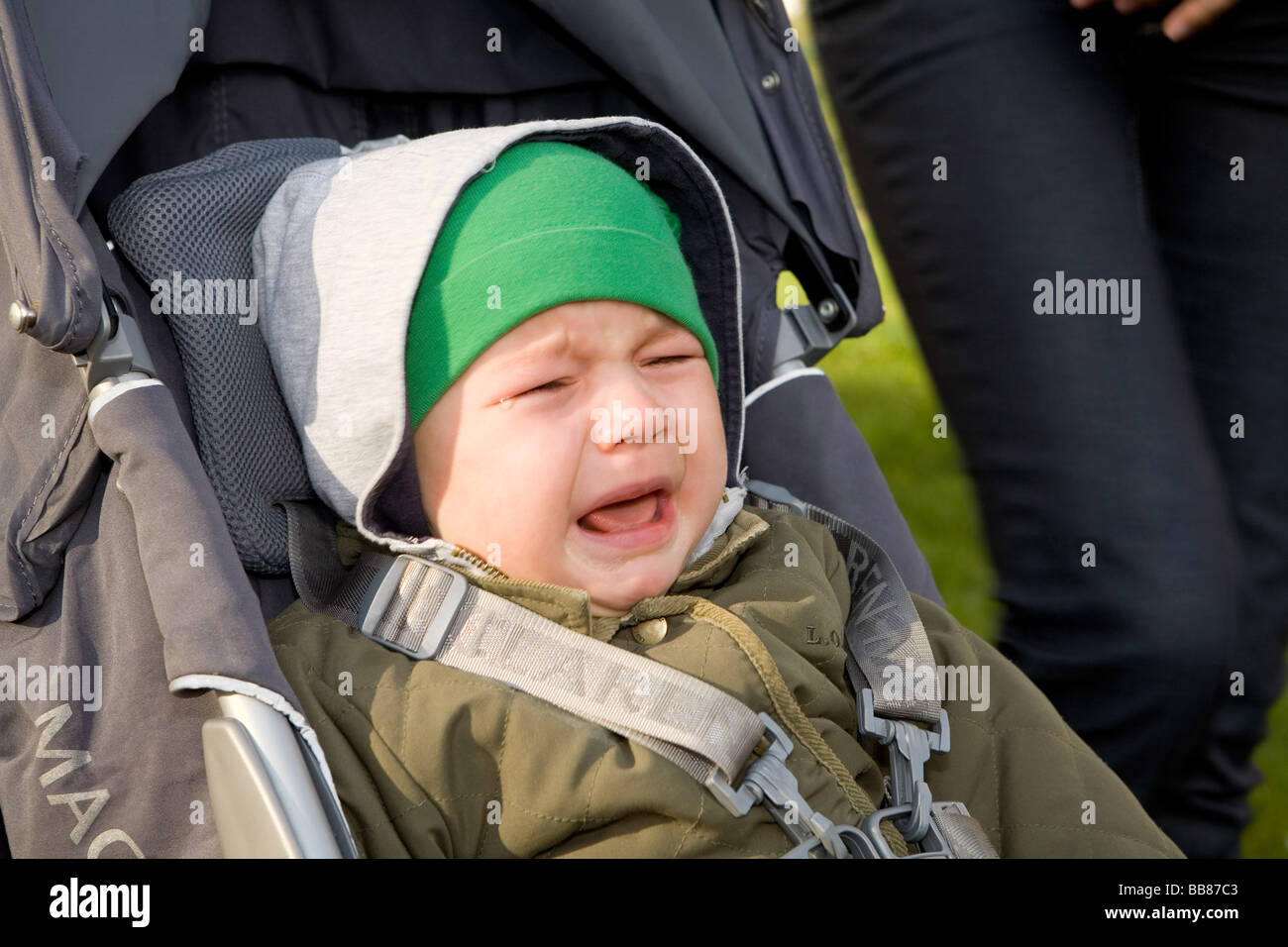 people, closeup, portrait, one, child, girl, boy, 05, years, hat, cry