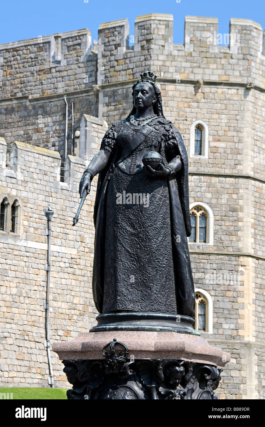 Windsor Castle and Queen Victoria statue Berkshire England Stock Photo