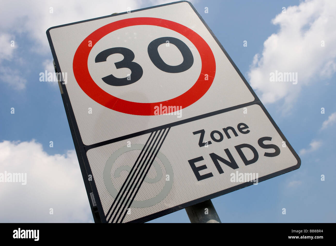 Road sign showing that traffic is leaving a 20 mph zone and the speed limit is now 30 mph in a town in England Stock Photo