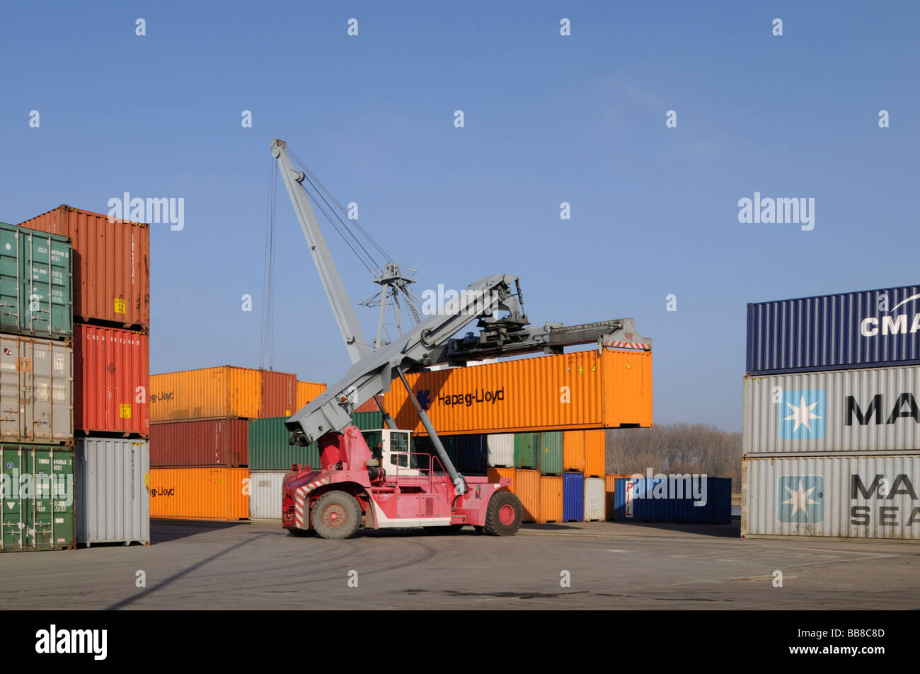 Reach Stacker transporting a 40 foot container, Bonn Container Terminal