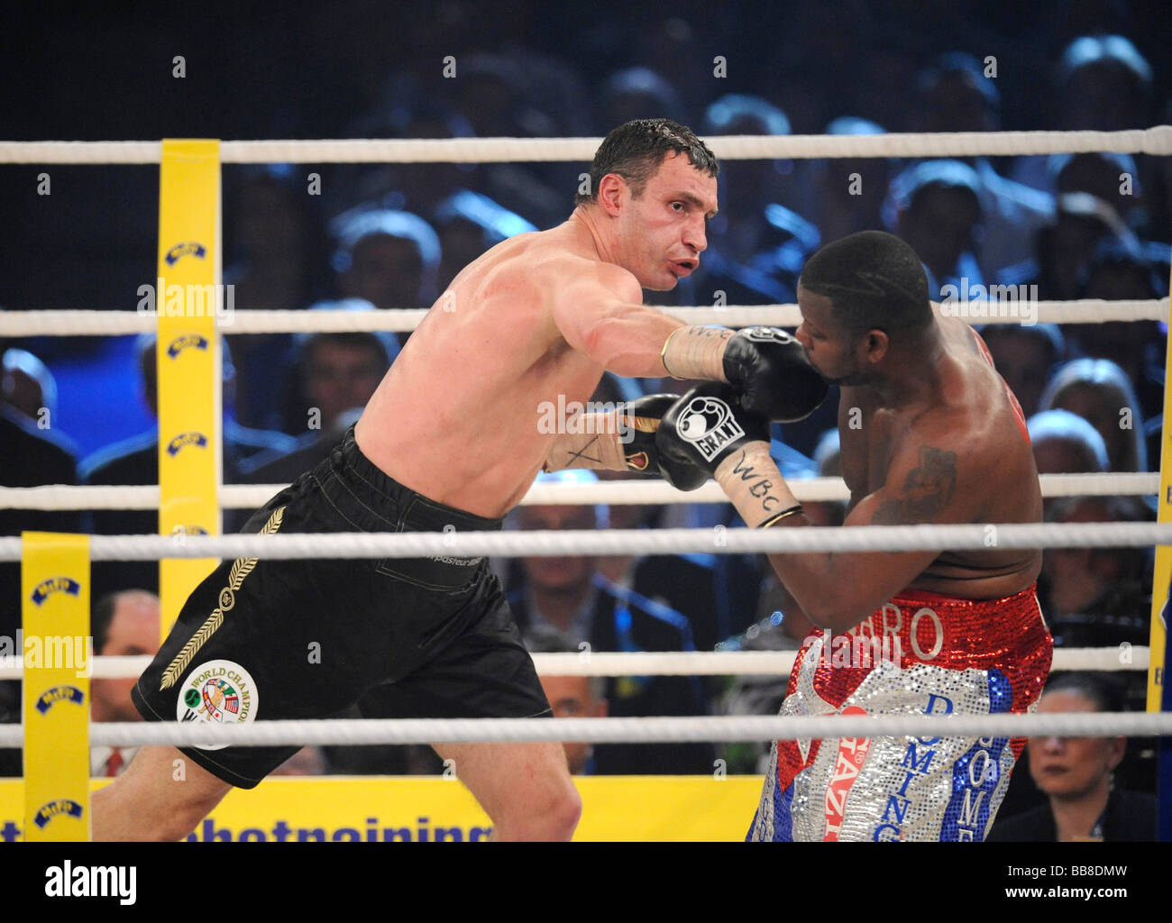 Vitali Witali KLITSCHKO vs. Juan Carlos GOMEZ, Super Heavyweight Boxing World Championship, WBC, Hanns-Martin-Schleyer-hall, St Stock Photo