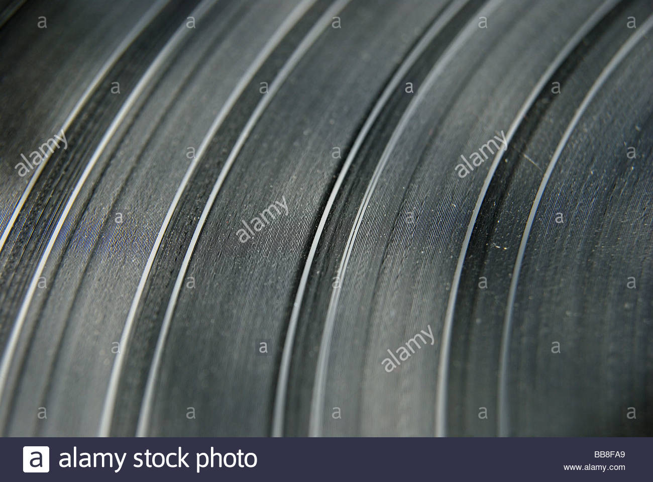 how many grooves are in a vinyl record