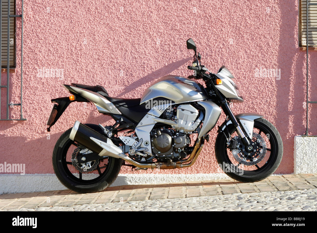Kawasaki z750 motorcycle hi-res stock photography and images - Alamy