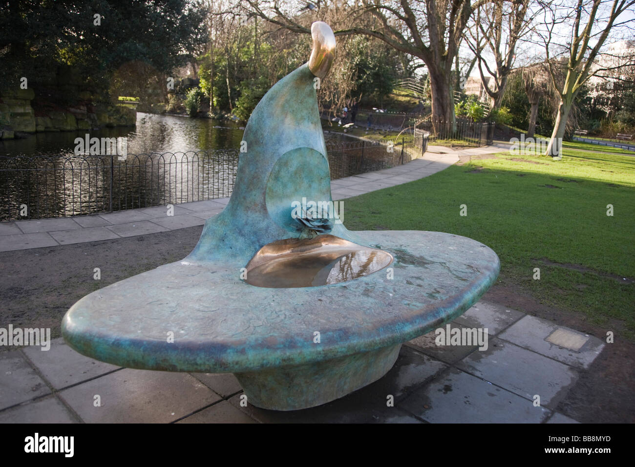 Birdbath, St Stephen's Green, Dublin, Ireland Stock Photo - Alamy