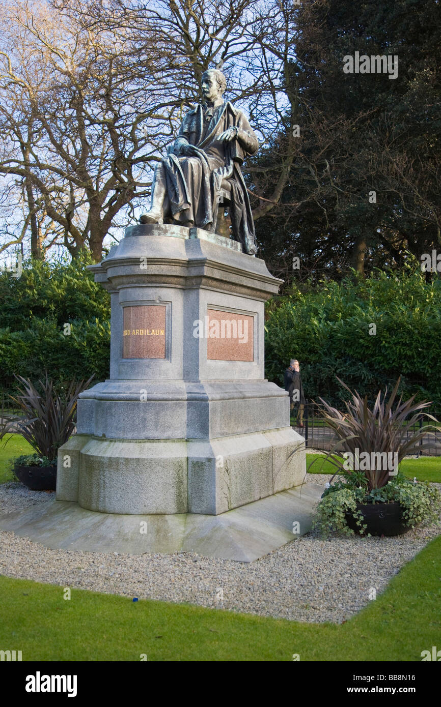 A seated statue of Lord Ardilaun, St Stephen's Green, Dublin, Ireland Stock Photo