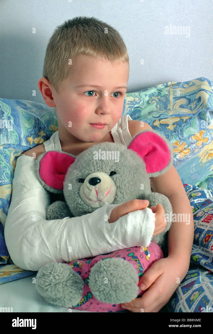 Boy broken arm in plaster hires stock photography and images Alamy