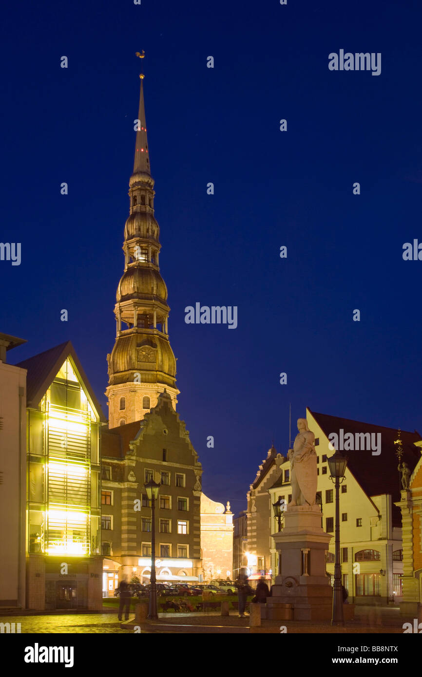 St Peter's Church, Peterbaznica and House Blackheads, Melngalvju Nams at night, Town Hall Square, Ratslaukums, old town, Vecrig Stock Photo