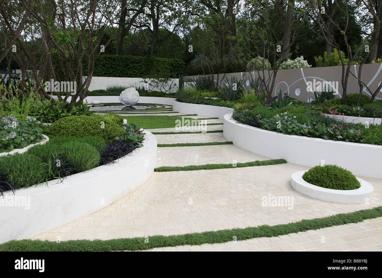 Cancer research uk show garden hires stock photography and images Alamy
