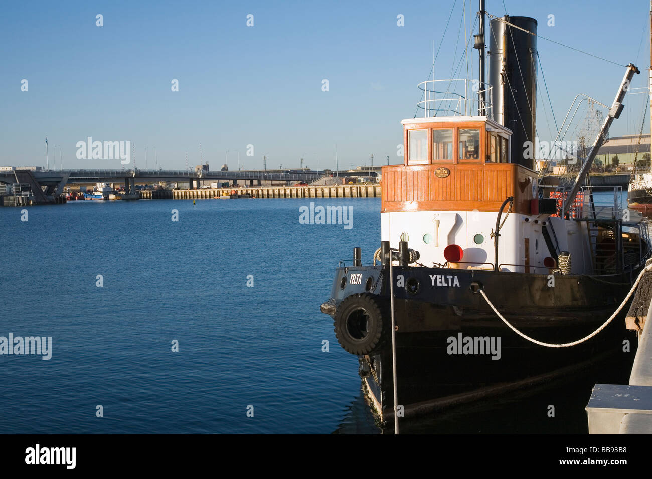 A Tug Boat On The Waterfront At Queen S Wharf In Port Adelaide Stock Photo Alamy
